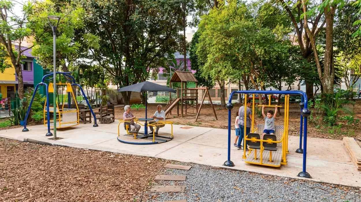 Cerimônia em Osasco com Gerson Pessoa e entrega de 499 títulos