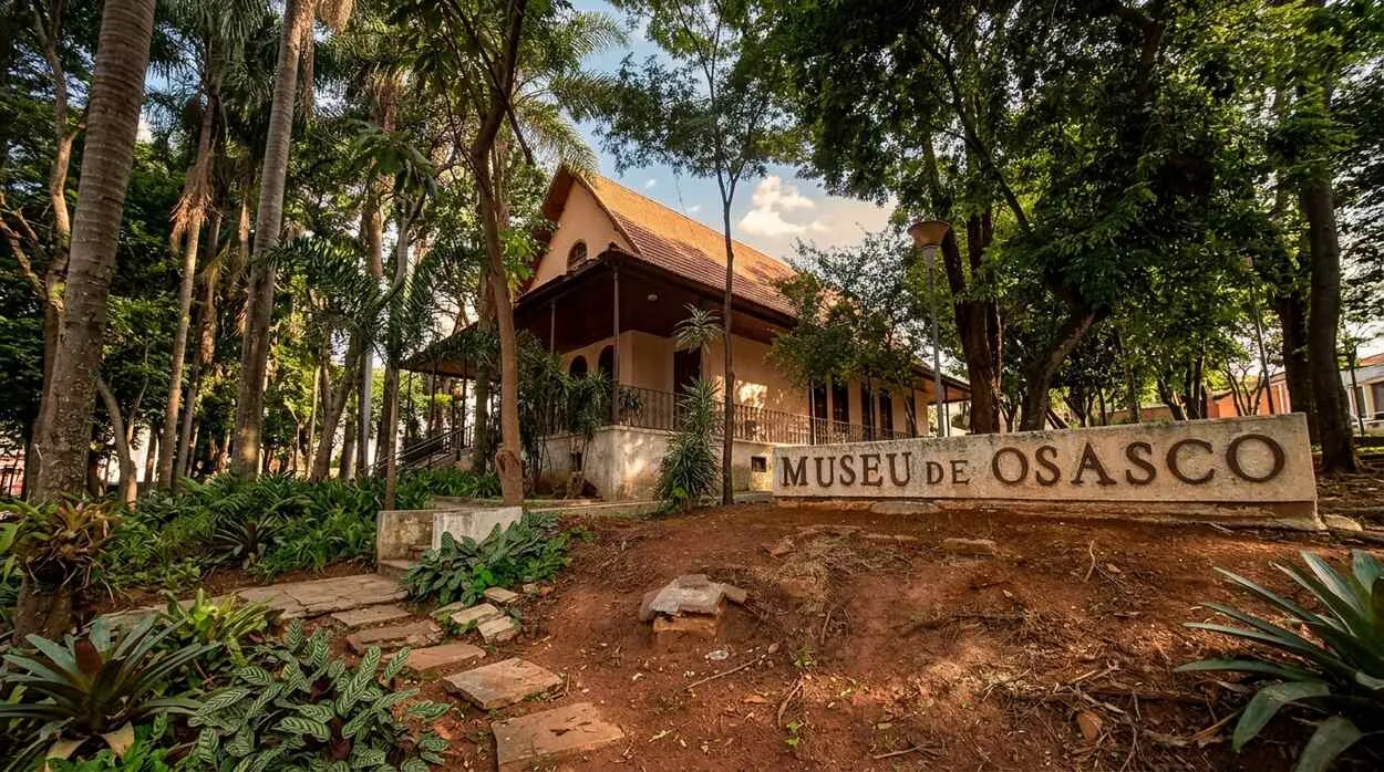 Jovens de Osasco se preparam para aprender IA em maio de 2026